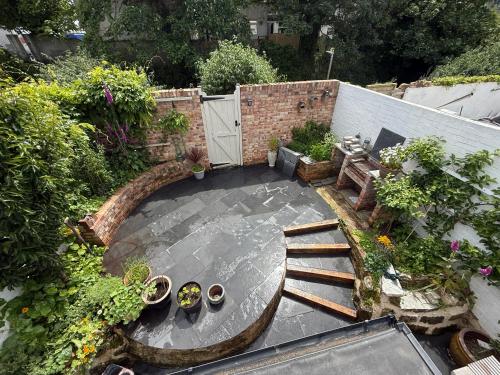 Facilities, Seaweed Suite, secluded seaside stay with garden view near Chy