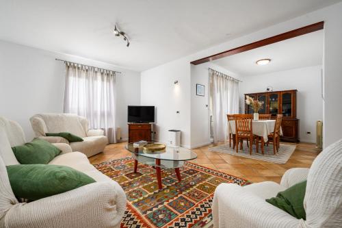 Koplietošanas atpūtas telpa ar TV, Family Apartment Monsa in Porec in Musalez