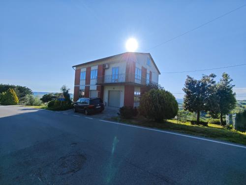 外觀, CASA DORIS Montecarotto, Le Marche - Top Lage, Glasfaser WIFI, neu renoviert in 蒙泰卡羅托