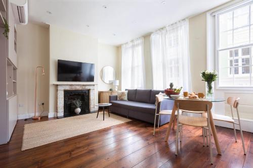 Stylish Carnaby Soho 1BR Apartment with AC, Londyn