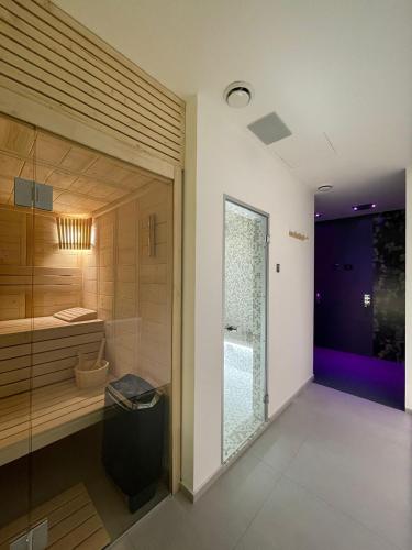 Zuhanyzó, Ideal Residence & SPA in Alcamo