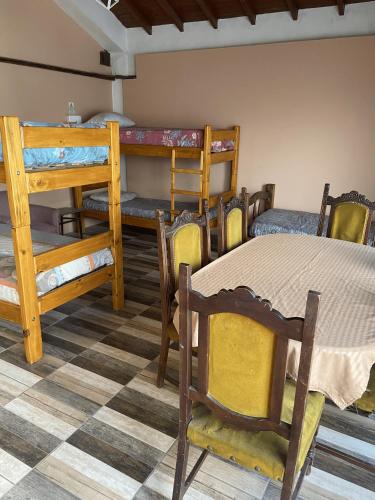 1 twin bed, 4 bunk beds