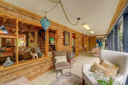 Waynesville Cabin with Grill, Fire Pit, and Hot Tub! in Canton, USA