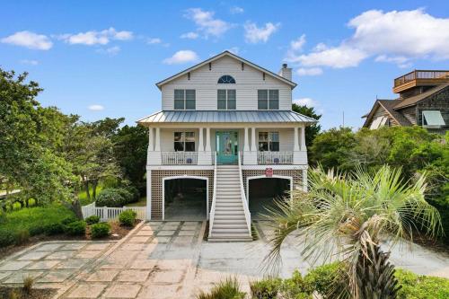Unwind and Indulge at Five Stars Beach Home in Pawleys Island, USA