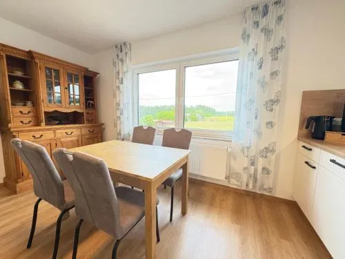 Familien-Apartment Bodanum für 4 Personen - mit eigener Terrasse - naturnahe Ortsrandlage - Arbeitsplatz mit VDSL - 10 min zum Nürburgring in Bodenbach, Deutschland