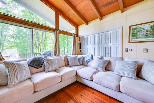 Waterfront Nolin Lake Gem: Guest House & Balcony in Clarkson (KY)