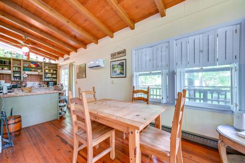 Waterfront Nolin Lake Gem: Guest House & Balcony in Clarkson (KY)