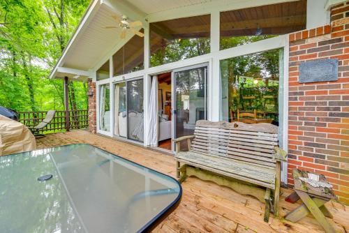 Waterfront Nolin Lake Gem: Guest House & Balcony in Clarkson (KY)