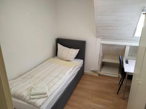 Zentrale 3 Zimmer Unterkunft mit Parkplatz in Neumünster, Deutschland