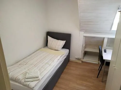 Zentrale 3 Zimmer Unterkunft mit Parkplatz in Neumünster, Deutschland