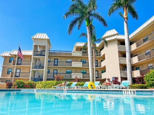 Pristine 2 Bed Condo Steps from Free Beach Access - image 24