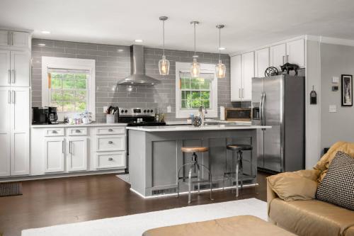 Country Loves City in Gresham Park