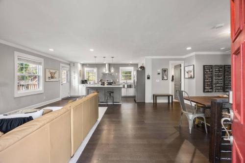 Country Loves City in Gresham Park