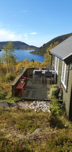 Erkély/terasz, Koselig og usjenert hytte med fantastisk utsikt og solforhold in Stott
