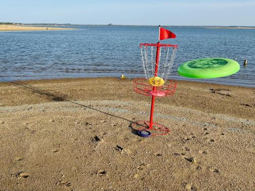 Oasis Lake Buchanan - main image