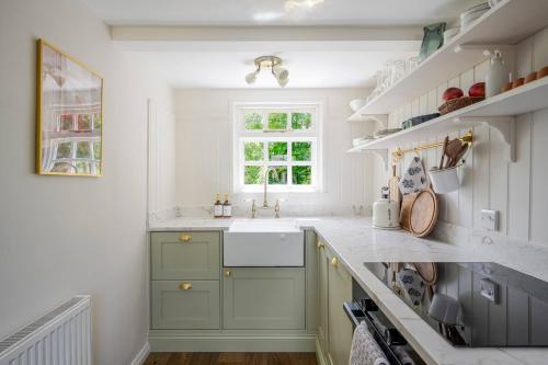 Iekārtas, Boutique Suffolk Cottage Cosy Family Holiday Home with Garden Near Aldeburgh in Hacheston