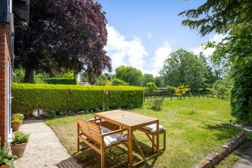 Dārzs, Boutique Suffolk Cottage Cosy Family Holiday Home with Garden Near Aldeburgh in Hacheston