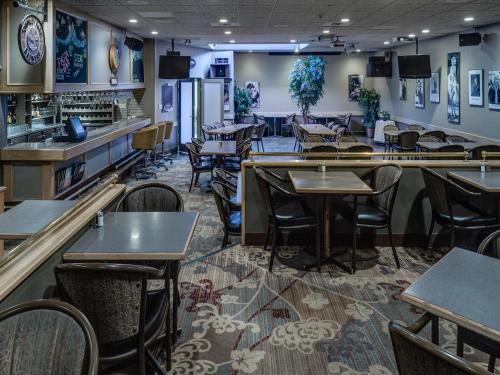 Heritage Inn Hotel & Convention Centre - Cranbrook - 바/라운지