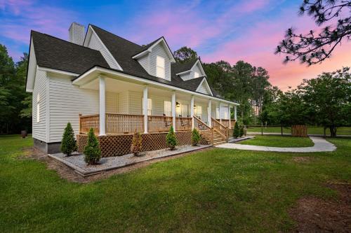 Grandma's Farm on 6 acres with Lighted Barn and River Access