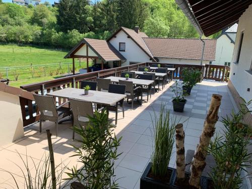 Balkons/terase, Restaurant - Pension Im Pfenn in Irrhausen