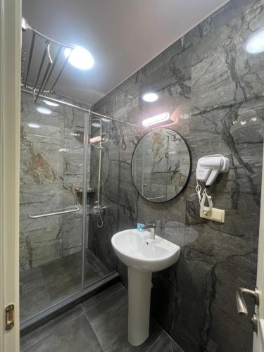 Albatross Luxe Hotel – Batumi, IL