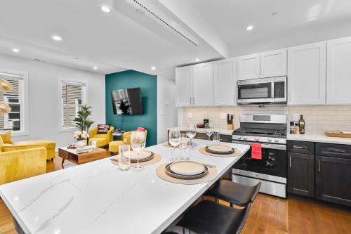 3 BR with parking near Downtown Boston in Somerville, USA