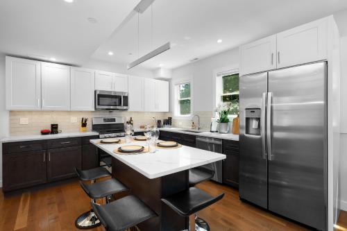 3 BR with parking near Downtown Boston in Somerville, USA