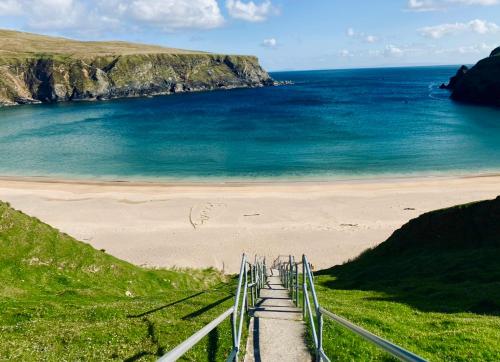 Tempat Menarik Berhampiran, Reelin Bar Holiday Accommodation in Dunglow