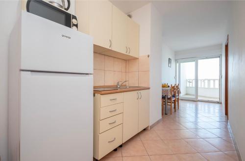 Two-Bedroom Apartment with Balcony image 10