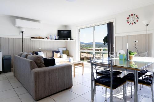White Sands Coastal Getaway – Steps to the Shore in Four Mile Creek (Tasmania)