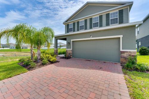 Pool Access and 11 Mi to WDW Spacious Family Escape