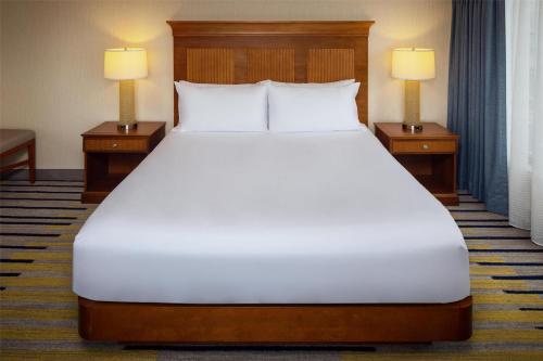 Hilton Garden Inn Portland Downtown Waterfront - image 2