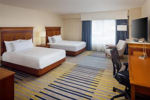 2 queen beds