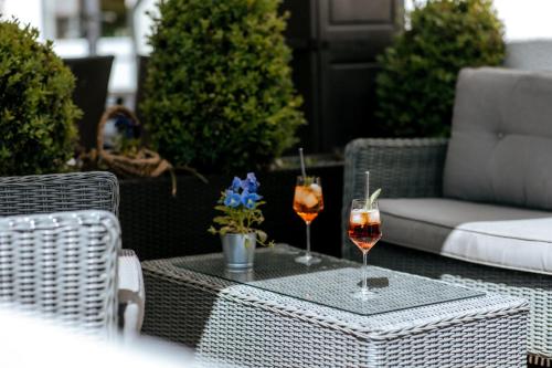 Restaurant, Hotel & Restaurant Kronenhof am Weser-Radweg in Oberweser