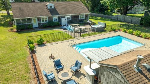 Sleeps 14 Home w Pool Great for Families - Mayflower Beach, MA