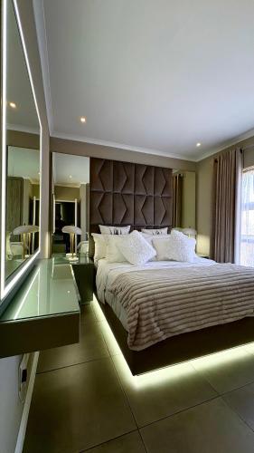 Sandton Nest, Johannesburg