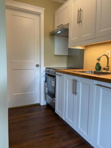 Pioneer Inn by the River in พอร์ตฮาร์ดี (BC)