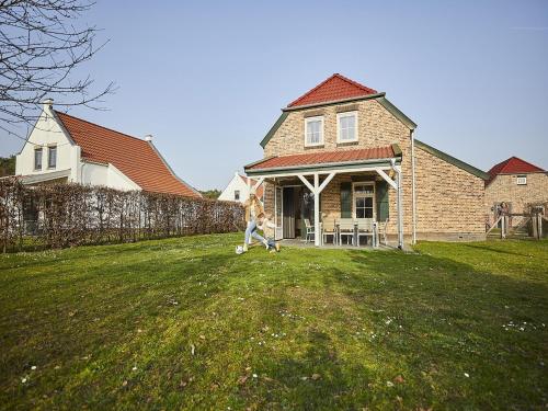 Kert, Farmhouse in Limburg with Sauna & Pool in Verspreide huizen Roggel
