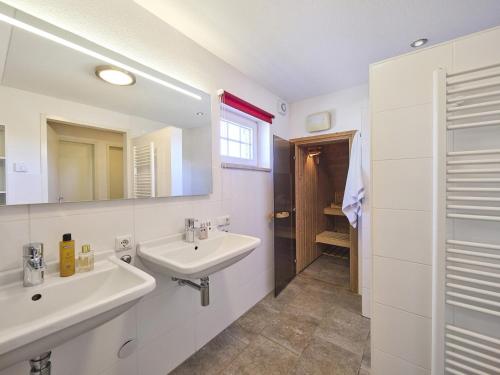 Spledid villa with sauna and whirlpool in Limburg - image 13