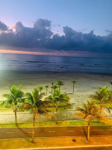 Apartamento frente mar com 3 suítes e 2 vagas de garagem (Apartamento frente mar com 3 suites e 2 vagas de garagem) in บัลเนย์ริโอฟลอริดา
