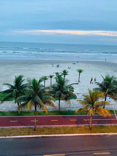 Apartamento frente mar com 3 suítes e 2 vagas de garagem (Apartamento frente mar com 3 suites e 2 vagas de garagem) in บัลเนย์ริโอฟลอริดา