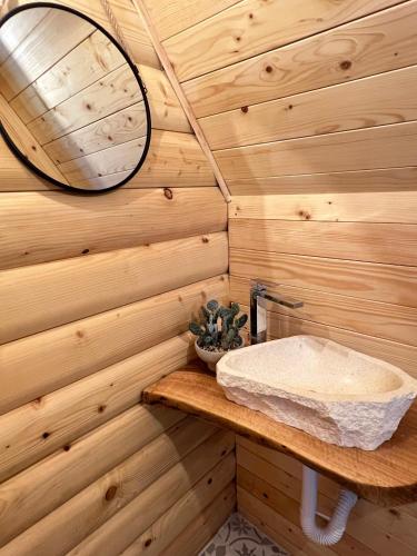 Vannas istaba, Grlo Sokolovo A-Frame Cottage - Mountain Retreat near Podgorica in Korita