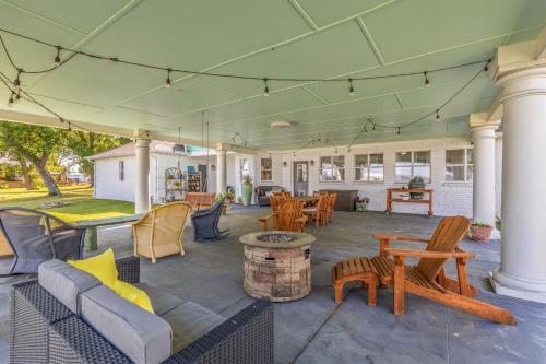Waterfront 3 Bedroom Home in Carlyss (LA)