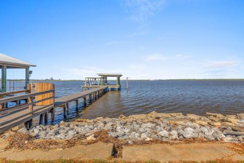 Waterfront 3 Bedroom Home in Carlyss (LA)