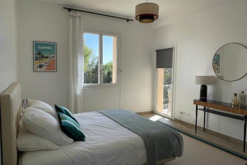 Apartment for 6 with terrace 100 m from the sea in Boulouris