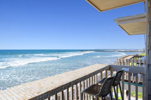 D18 - Bradley Beachfront - image 10
