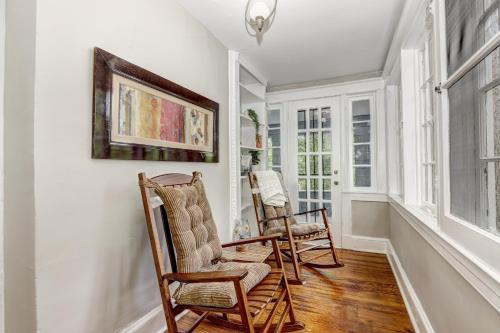 Hilltop retreat - Large pool in Woodlawn