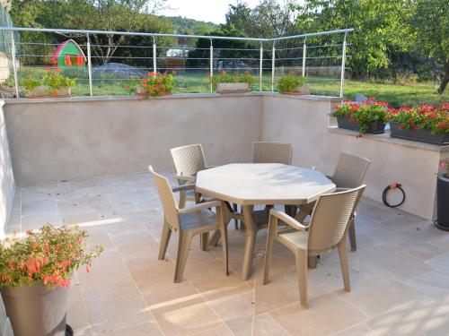Gîte authentique avec terrasse, jardin, proche thermes et nature - FR-1-589-212 (Gite authentique avec terrasse, jardin, proche thermes et nature - FR-1-589-212) in Epinal