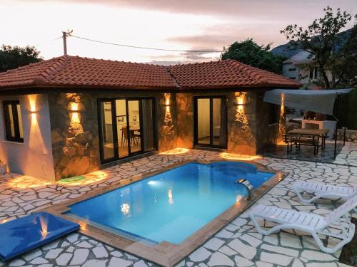 Mountain View House with Pool Near Olympos Adrasan