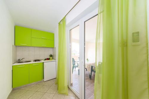 virtuve, Apartments for families with children Ljubac, Zadar - 24394 in Ljubač